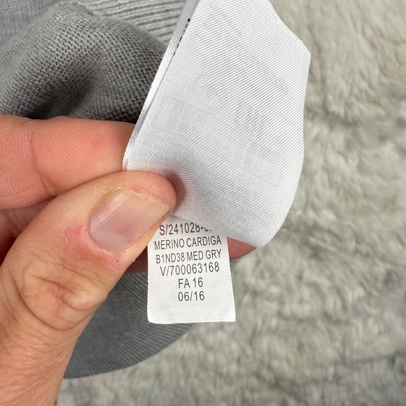 Gap 100% Merino Wool Button Up Cardigan Sweater Grey Men's Small - Picture 7 of 8